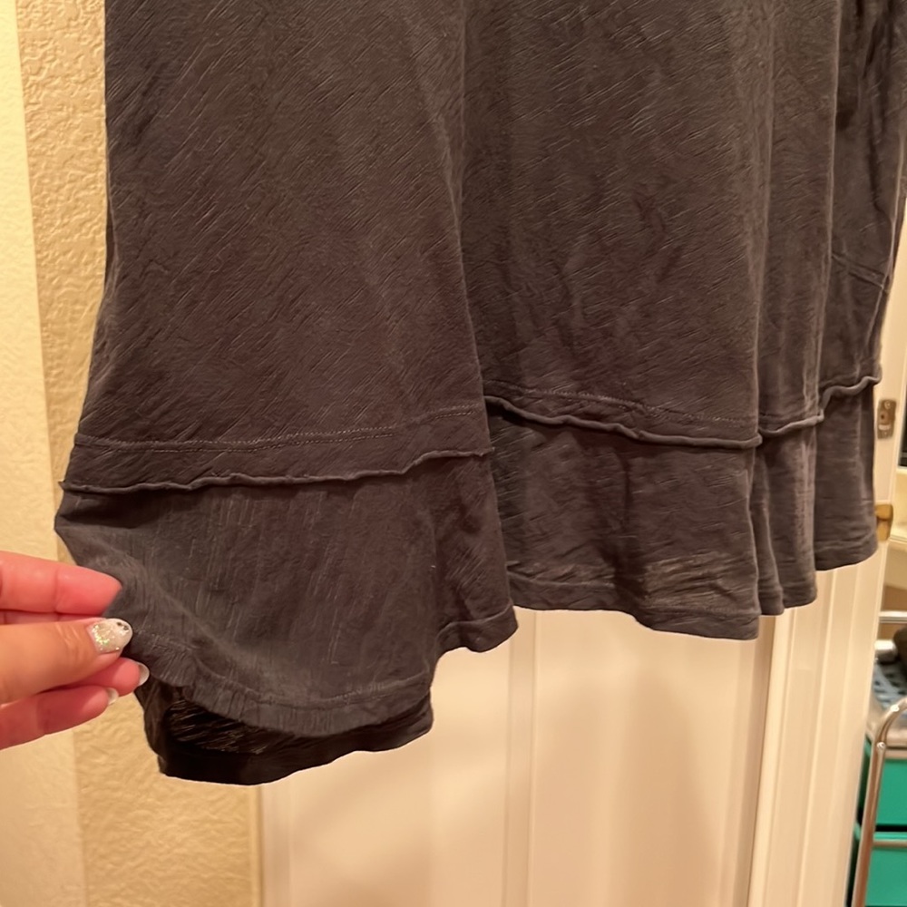V-Neck Ruffle shirt - Picture 4 of 5
